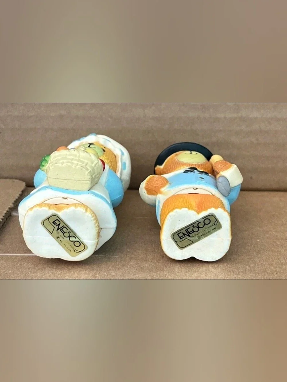 Enesco Older Set of Pilgrim Bears Salt and Pepper Shakers * Thanksgiving*